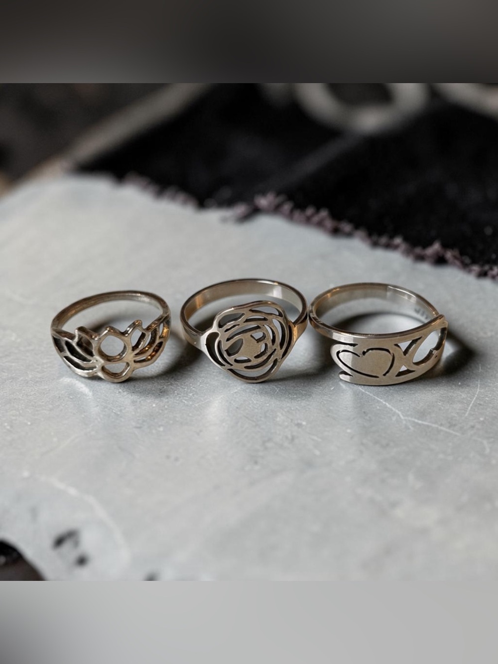 💝 2/20$ Bundle of 3 silver-toned “cut out” art rings Modern Eclectic